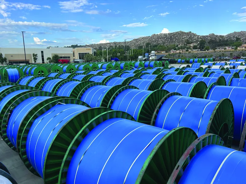 An difríocht idir cáblaí cumhachta meánvoltais agus íseal-voltais.