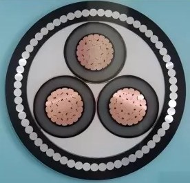 Cad iad na ceanglais feidhmíochta maidir le hábhair inslithe cáblaí cumhachta meánvoltais?