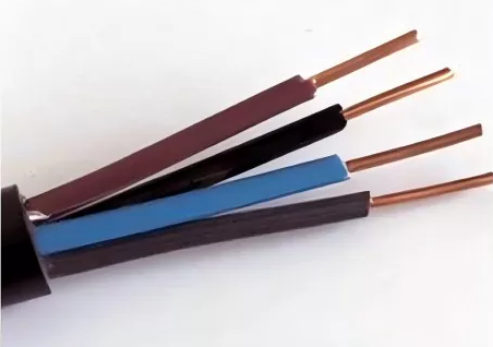 Cad iad na hábhair inslithe a úsáidtear i gcáblaí rialaithe plaisteach-inslithe?